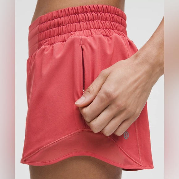 lululemon athletica Pants - lululemon 🍋 Women's Coral Shorts size 04 (very good condition, like new)